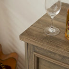 Buffet de rangement pour cave à vin et bar avec porte de grange, 12 bouteilles, 2 tiroirs, finition expresso et gris délavé