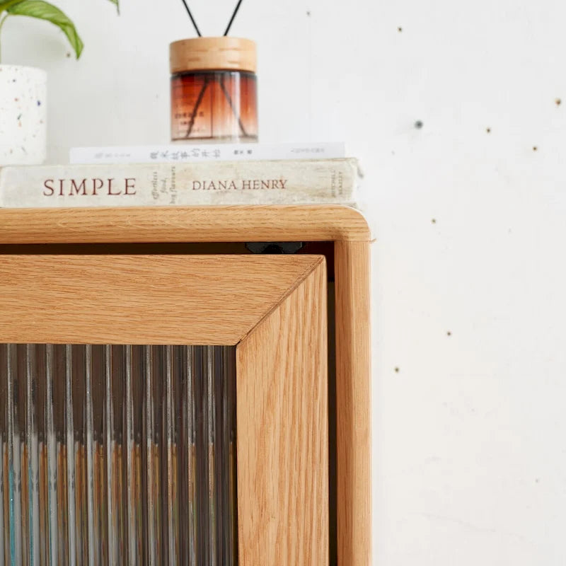 Armoire d'angle autoportante marron avec porte vitrée vintage, 2 étagères et 1 tiroir, simple