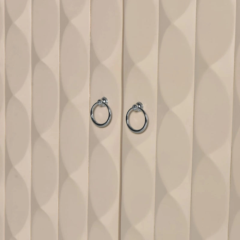 Bahut 4 portes avec motifs convexes, poignées argentées